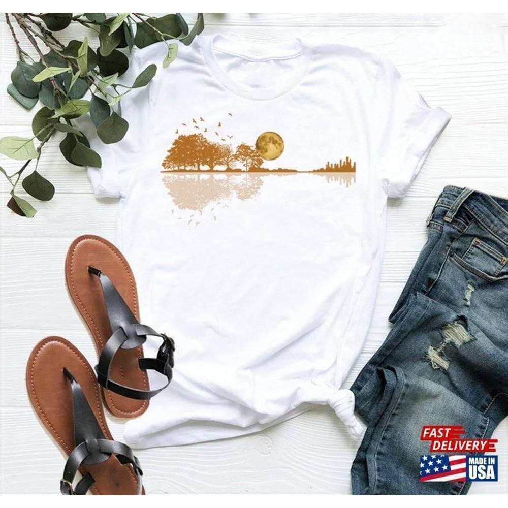 Guitar Player Music Lover Retro Rock Fans Classic Unisex T-Shirt